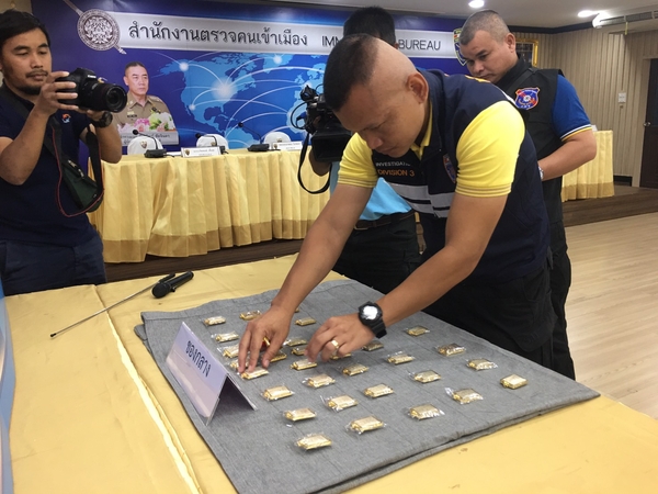 Nine Chinese arrested for alleged amulet fraud Nine Chinese arrested for alleged amulet fraud