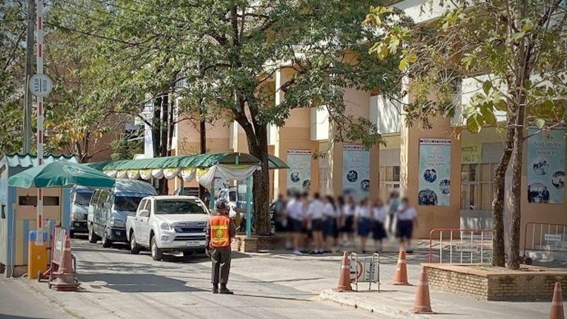 School checks students' bags after fatal shooting School checks students' bags after fatal shooting