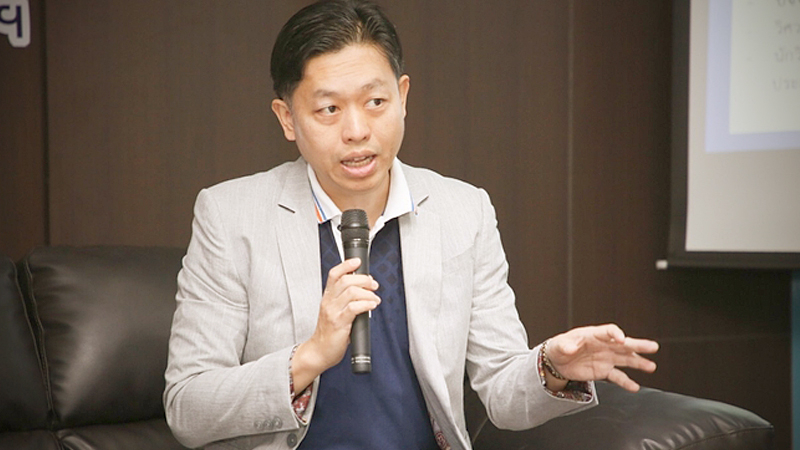  Several manufacturers and retailers such as Tesco and BigC have deployed solar cell panels on their rooftops, says Prasit Siritiprussamee, director of engineering and regulatory department at the office of the Energy Regulatory Commission.