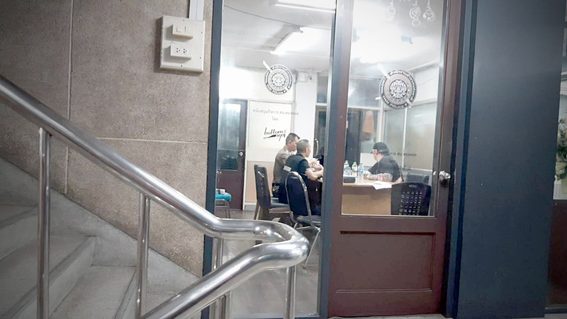 Thong Lo police reject French businessman’s claim that they extorted $8,000 from him Thong Lo police reject French businessman’s claim that they extorted $8,000 from him