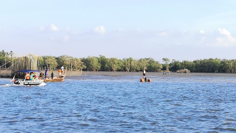 Body of Trang mayor found 5 km from crash site Body of Trang mayor found 5 km from crash site
