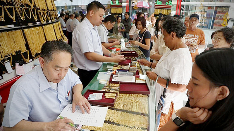 Gold prices highest in six years Gold prices highest in six years