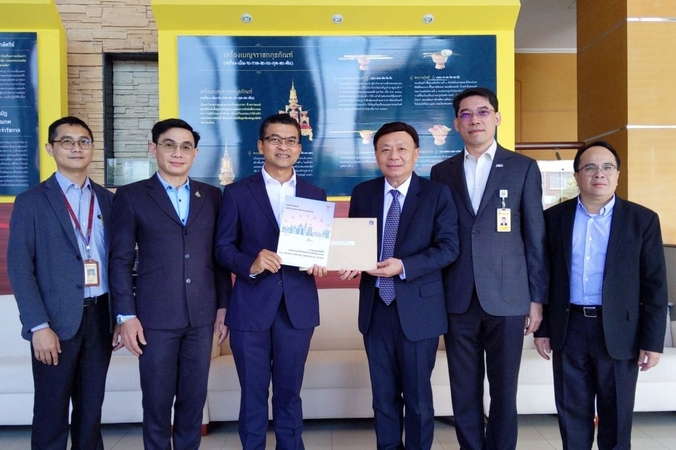 Dtac collects bid documents for February spectrum auction Dtac collects bid documents for February spectrum auction