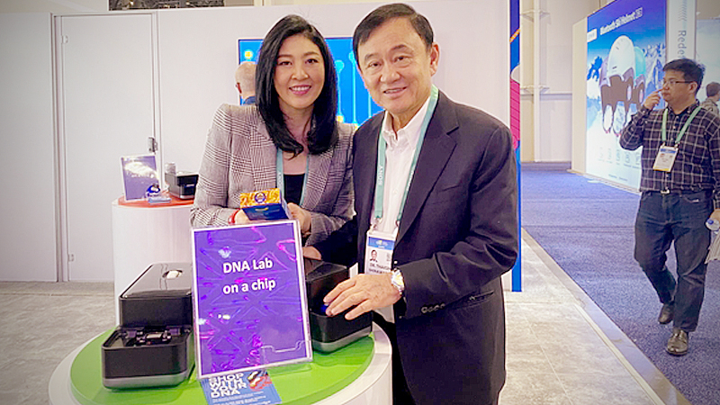 Thaksin, Yingluck in Vegas flogging hi-tech DNA gadget Thaksin, Yingluck in Vegas flogging hi-tech DNA gadget