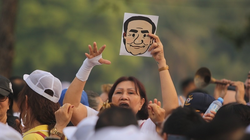 Thousands take part in ‘Walking for Prayut’ Thousands take part in ‘Walking for Prayut’
