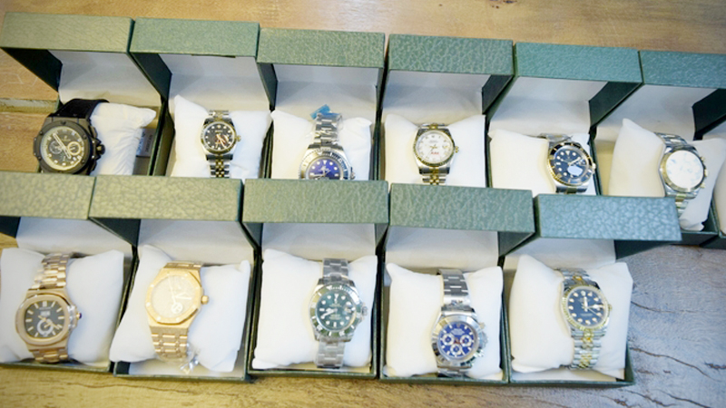 Briton,Thai nabbed for selling fake watches Briton,Thai nabbed for selling fake watches