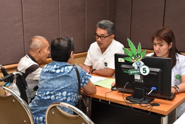 Thousands visit first marijuana-based clinic within 10 days of its opening Thousands visit first marijuana-based clinic within 10 days of its opening