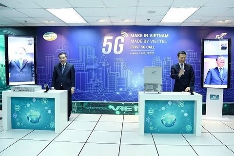 Minister of Science and Technology Chu Ngoc Anh (left) and Minister of Information and Communications Nguyen Manh Hung (right) make a call on January 17 with a Viettel-made 5G device. — Photo courtesy of Viettel