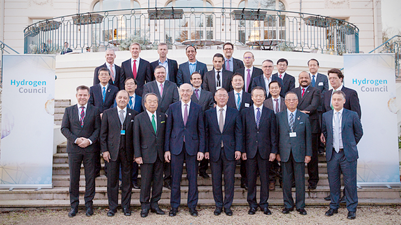Hyundai Motor Group Executive Vice Chairman Chung Euisun (front row, fourth from right) poses with global CEOs during the Hydrogen Council’s annual CEO event in Paris on Monday. (Hyundai Motor Group)