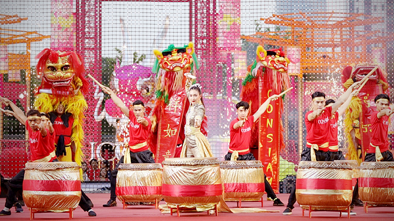Blessings and spectacular shows on offer at Iconsiam Chinese New Year celebrations Blessings and spectacular shows on offer at Iconsiam Chinese New Year celebrations