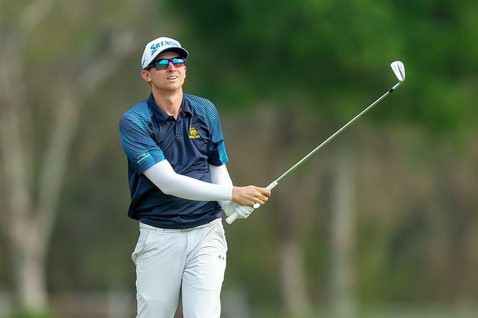 Catlin takes halfway stage lead Catlin takes halfway stage lead