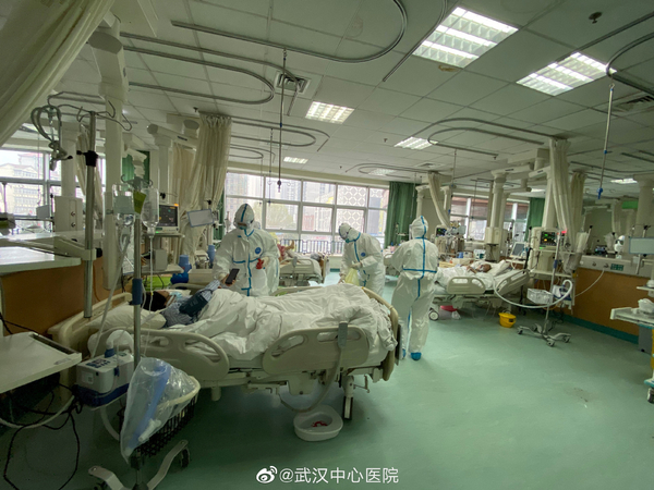 Pictures uploaded to social media on Jan 25, 2020 by the Central Hospital of Wuhan show medical staff attending to patients, in Wuhan, China. [Photo/Sina Weibo]
