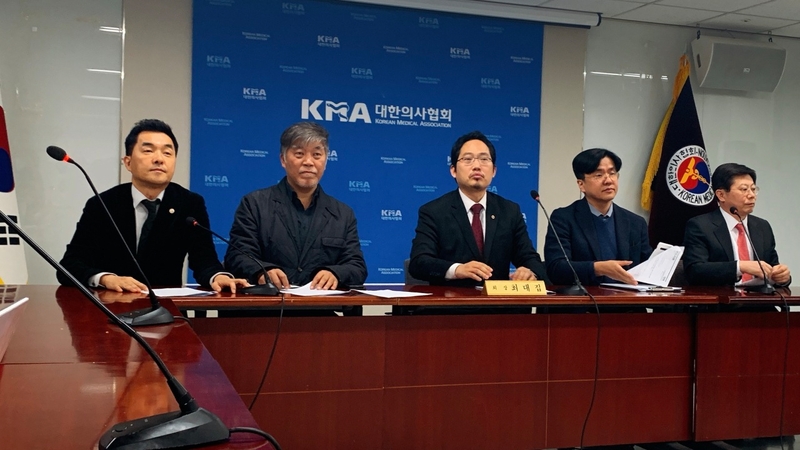 Doctors’ group asks government to review restricting visits from China Doctors’ group asks government to review restricting visits from China