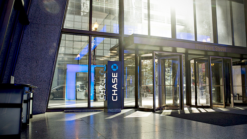 JPMorgan keeps bonuses flat for bankers, traders JPMorgan keeps bonuses flat for bankers, traders