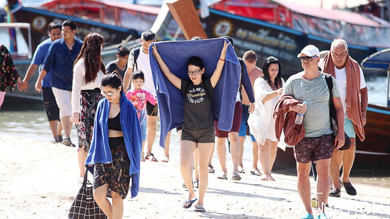 Chinese tourists drawn to islands on Andaman Sea Chinese tourists drawn to islands on Andaman Sea