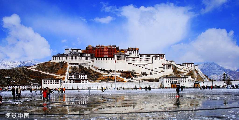 File photo: the Potala Palace in Lhasa, Tibet. [Photo/VCG]
