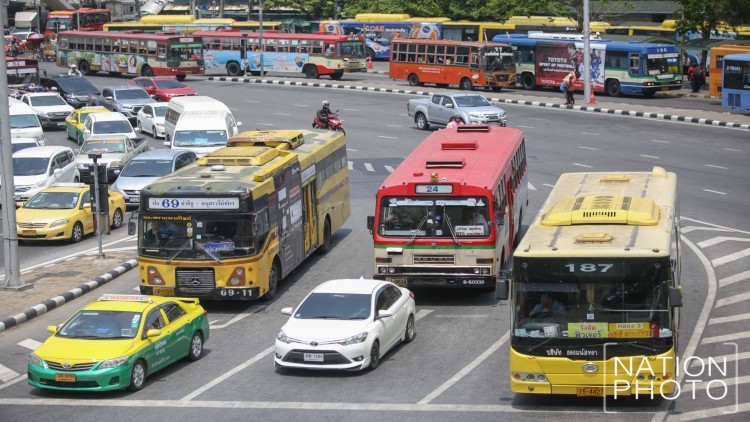 Bus, taxi drivers told to scrub up, stay alert Bus, taxi drivers told to scrub up, stay alert