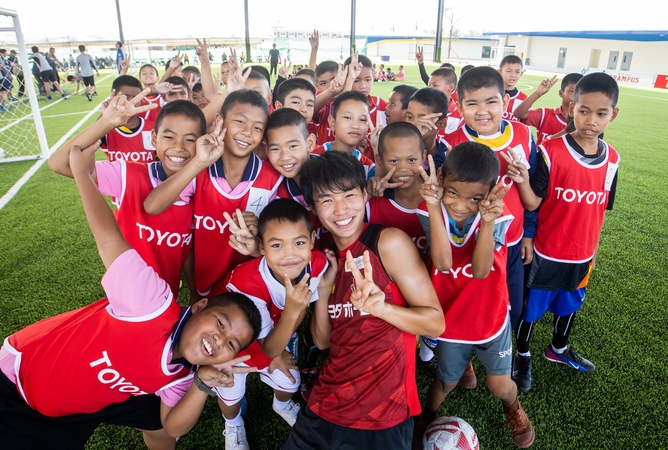 Nagoya conducts football clinic for Chonburi youngsters Nagoya conducts football clinic for Chonburi youngsters