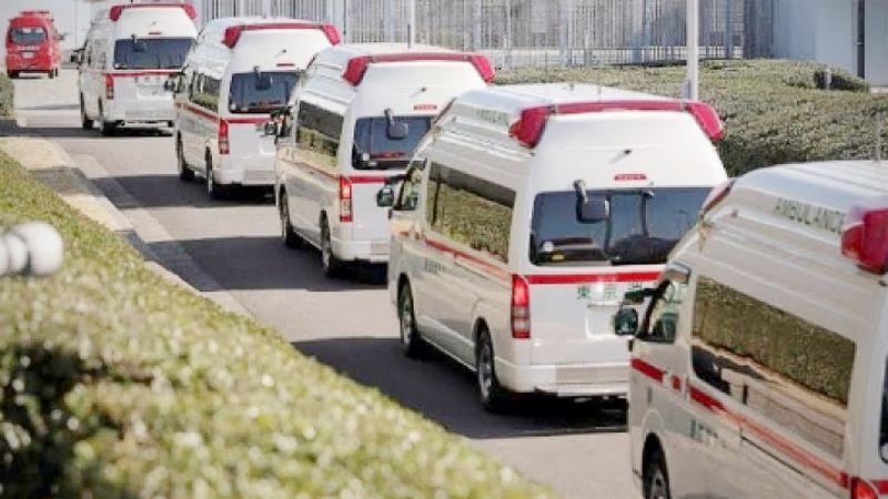 Thai Embassy in Beijing sends three officials to help Thai people in Wuhan Thai Embassy in Beijing sends three officials to help Thai people in Wuhan