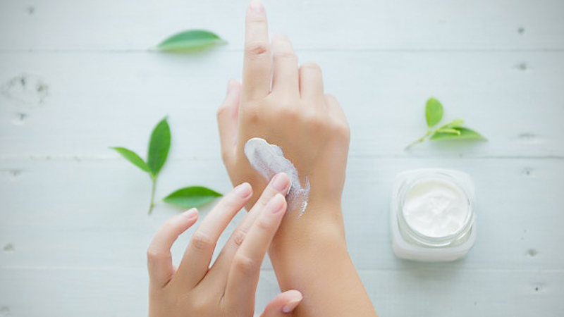Winter dries out skin, but moisturizing helps Winter dries out skin, but moisturizing helps