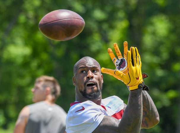 Redskins' Vernon Davis announces retirement in Super Bowl sketch Redskins' Vernon Davis announces retirement in Super Bowl sketch