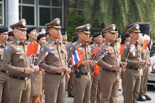 Tourist police cheer up Chinese ‘family’ with video Tourist police cheer up Chinese ‘family’ with video