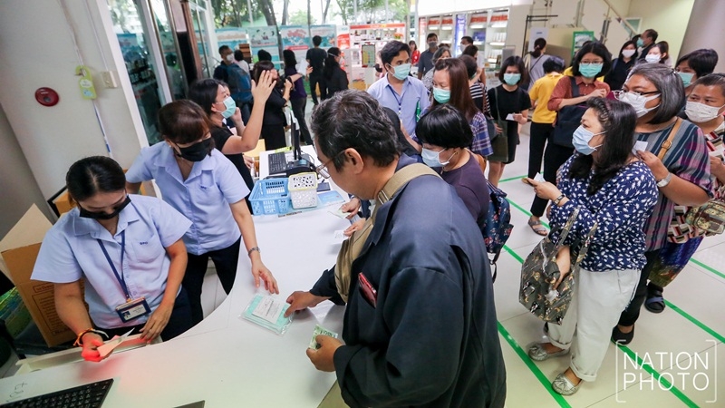 People rush to GPO stores to buy face masks People rush to GPO stores to buy face masks