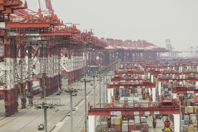 The container area of the Yangshan Deep Water Port in Shanghai on Feb. 4, 2020. Photographer: MUST CREDIT: Bloomberg photo by Qilai Shen.