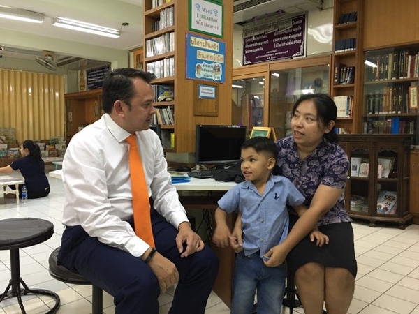 Education Minister checks Bangkok junior schools for health shields Education Minister checks Bangkok junior schools for health shields