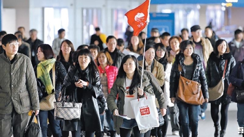 Chinese tourists seek extension of stay Chinese tourists seek extension of stay