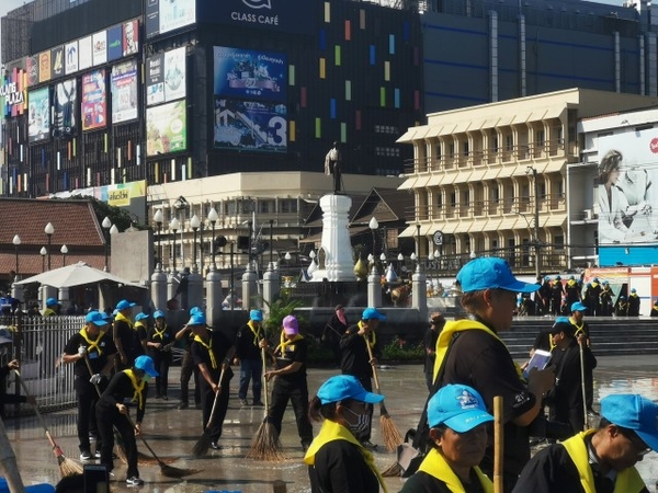 Clean-up in Nakhon Ratchasima after mass-shooting Clean-up in Nakhon Ratchasima after mass-shooting