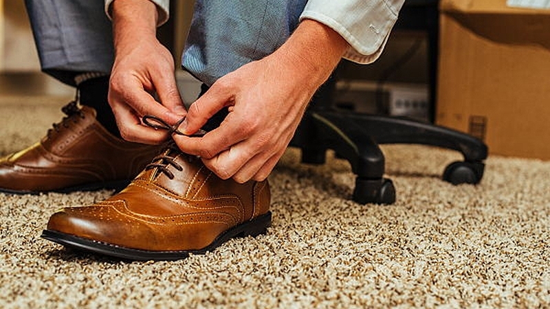 Can novel coronavirus be brought home via shoes? Can novel coronavirus be brought home via shoes?