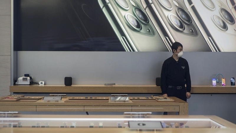 An employee stands in a newly reopened Apple store in Shanghai on Saturday, Feb. 15, 2020. MUST CREDIT: Bloomberg photo by Qilai Shen