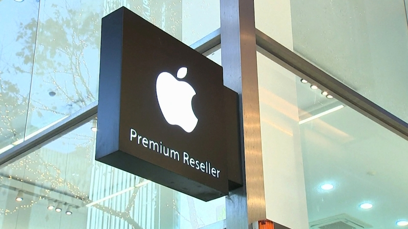 Apple is handcuffed to the iPhone, just like its customers Apple is handcuffed to the iPhone, just like its customers