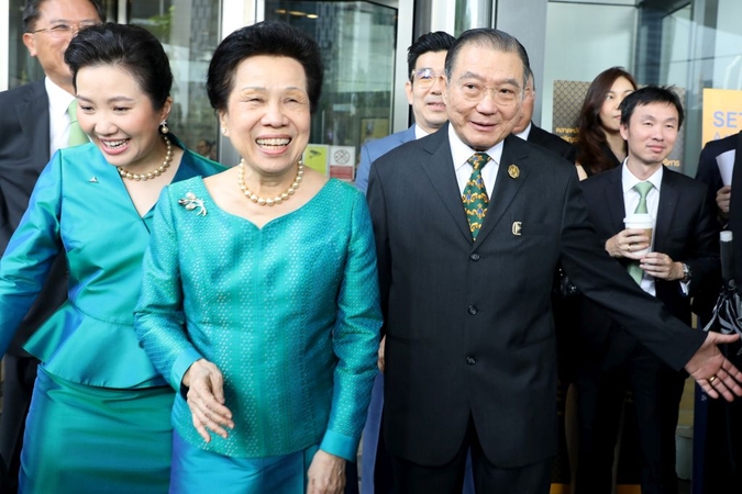 Charoen, wife sell 30 million Berli Jucker shares Charoen, wife sell 30 million Berli Jucker shares