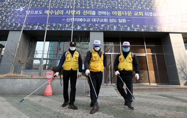 Coronavirus cases double in a day to surpass 100 in South Korea Coronavirus cases double in a day to surpass 100 in South Korea