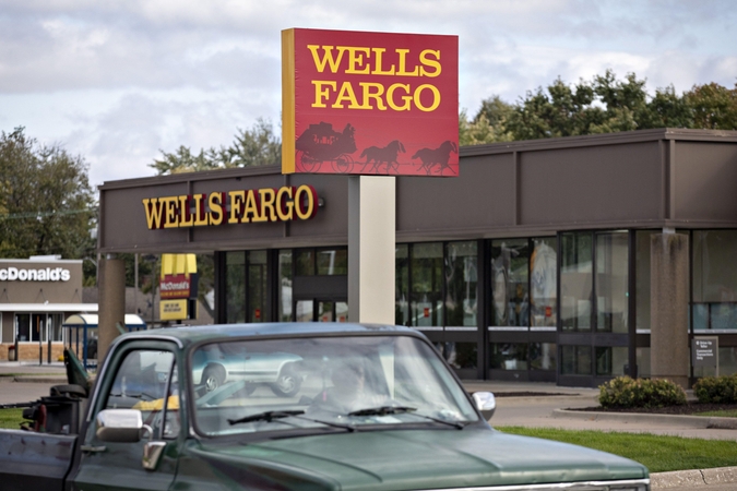 Wells Fargo reaches $3 billion settlement with DOJ, SEC over fake-accounts scandal Wells Fargo reaches $3 billion settlement with DOJ, SEC over fake-accounts scandal