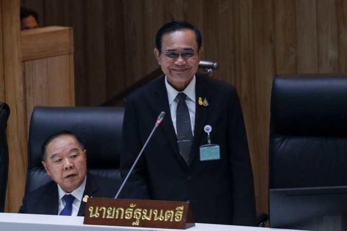 Pheu Thai leader blasts PM on first day of censure debate Pheu Thai leader blasts PM on first day of censure debate