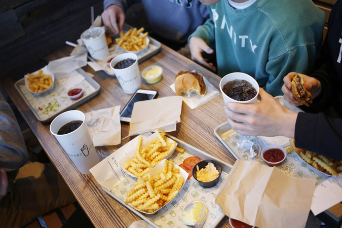 Shake Shack plunges after sales outlook falls short of estimates Shake Shack plunges after sales outlook falls short of estimates