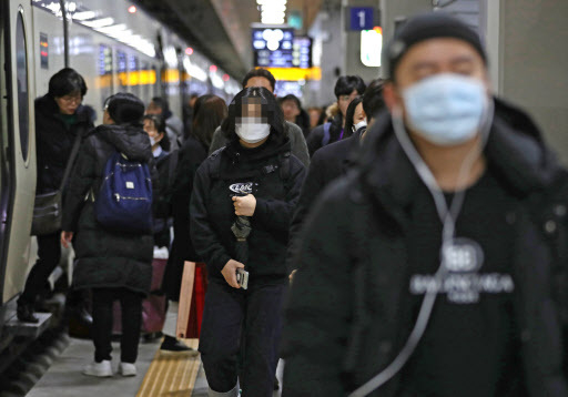 In South Korea, a region is stricken with coronavirus. But no China-style lockdowns planned. In South Korea, a region is stricken with coronavirus. But no China-style lockdowns planned.