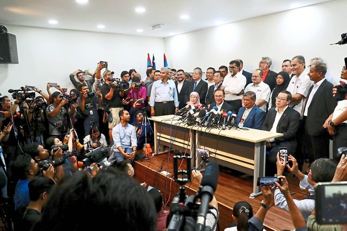Pakatan nominates Anwar as PM Pakatan nominates Anwar as PM