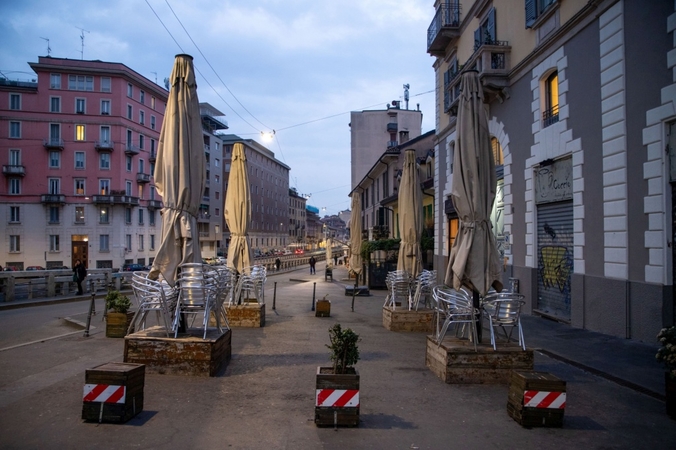 AB InBev cuts CEO bonus as brewer sees worst quarter in decade AB InBev cuts CEO bonus as brewer sees worst quarter in decade