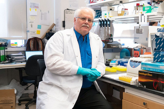 In a locked-down lab, the coronavirus hunter races for answers In a locked-down lab, the coronavirus hunter races for answers