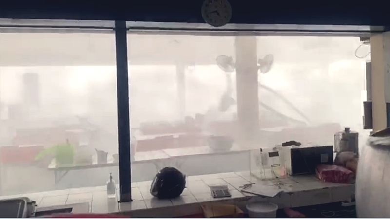 Hail, wind wreak havoc in Khon Kaen Hail, wind wreak havoc in Khon Kaen