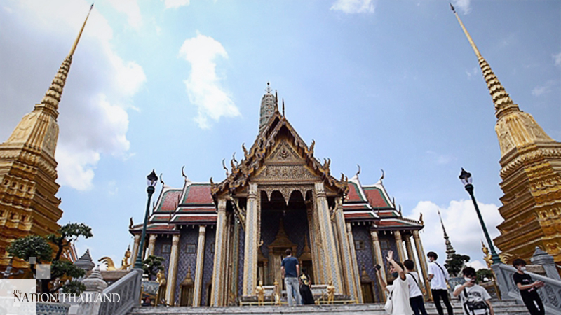 Tourist attractions wear deserted look Tourist attractions wear deserted look