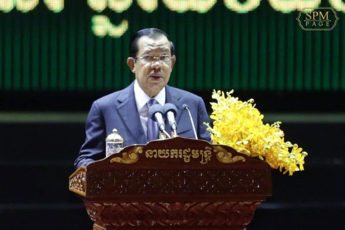 Prime Minister Hun Sen has ordered all schools in Siem Reap town to be immediately closed after a 38-year-old Cambodian man who came into contact with the Japanese Covid-19 victim was on Saturday confirmed positive for the disease. Hun Sen Facebook page
