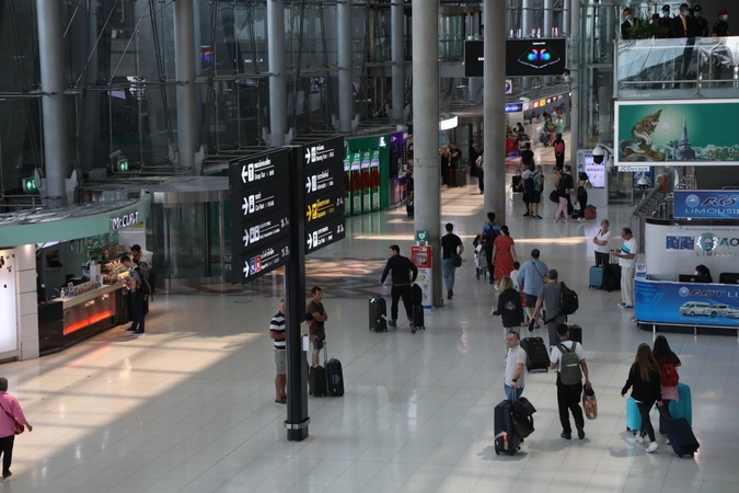 Suvarnabhumi immigration official contracts Covid-19 Suvarnabhumi immigration official contracts Covid-19