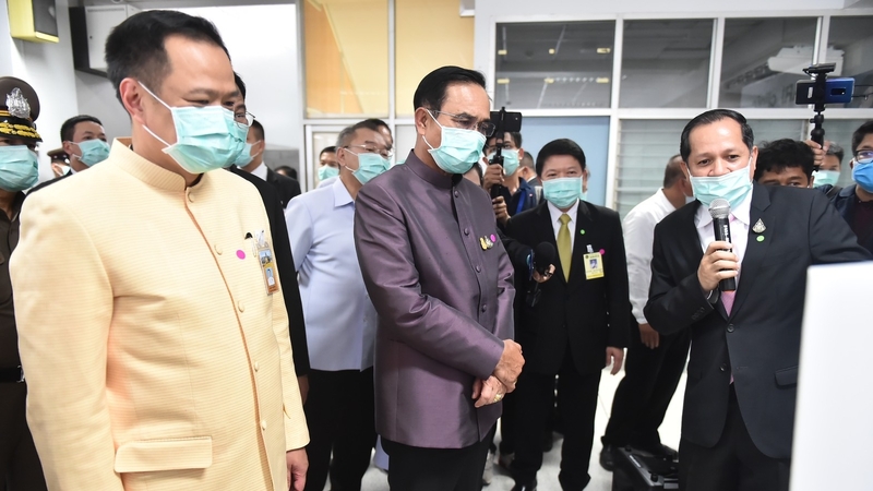 Prayut shown Rajavithi Hospital’s anti-virus arsenal Prayut shown Rajavithi Hospital’s anti-virus arsenal
