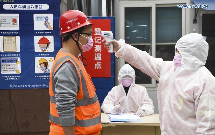 China passes outbreak climax as new cases keep declining China passes outbreak climax as new cases keep declining