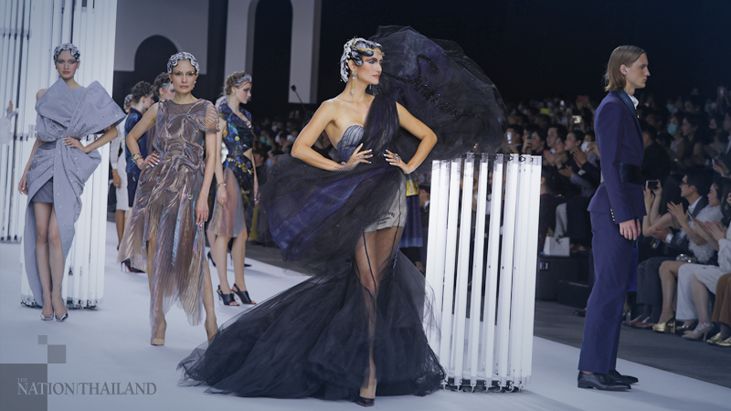 Princess takes fantasy fashion tour of Louvre Princess takes fantasy fashion tour of Louvre